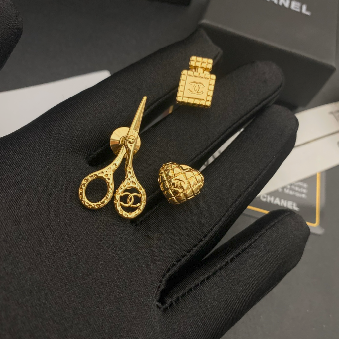 A Cut Above The Rest - Luxe Fashion Design Brooch Pin