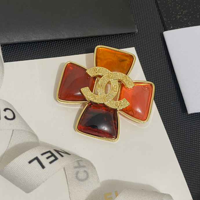 Brown Bonds Luxury Brooch