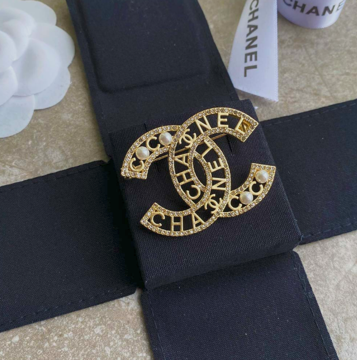 Cross Over - Luxe Fashion Design Brooch Pin