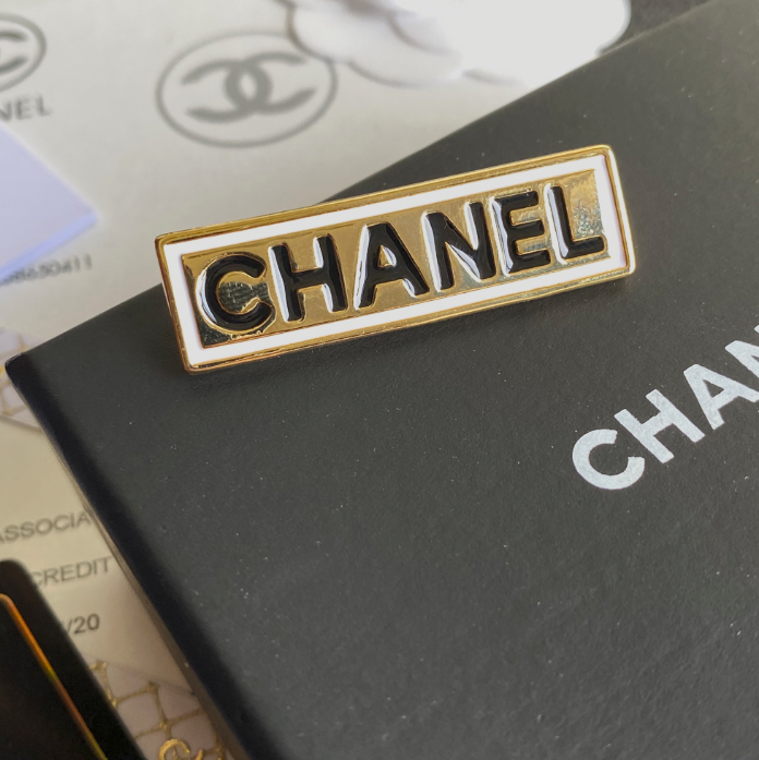 Hi My Name Is - Luxe Fashion Design Brooch Pin