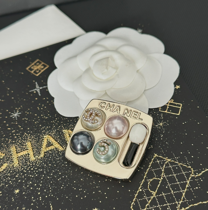 Make Me Up - Luxe Fashion Design Brooch Pin