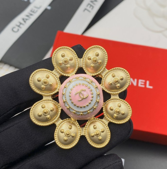 Pretty in Pink - Luxe Fashion Design Brooch Pin