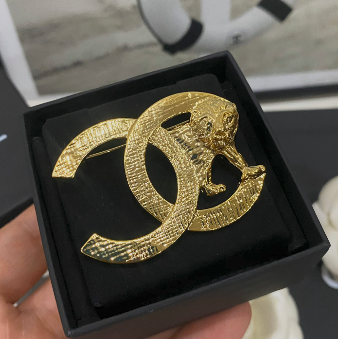 Roar Like A Lion - Luxe Fashion Design Brooch Pin