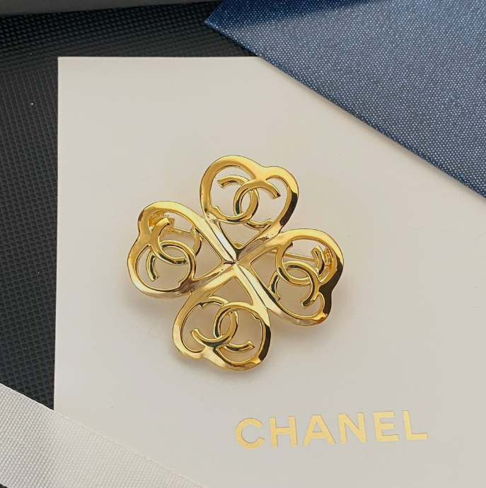 Surrounded By Love - Luxe Fashion Design Brooch Pin