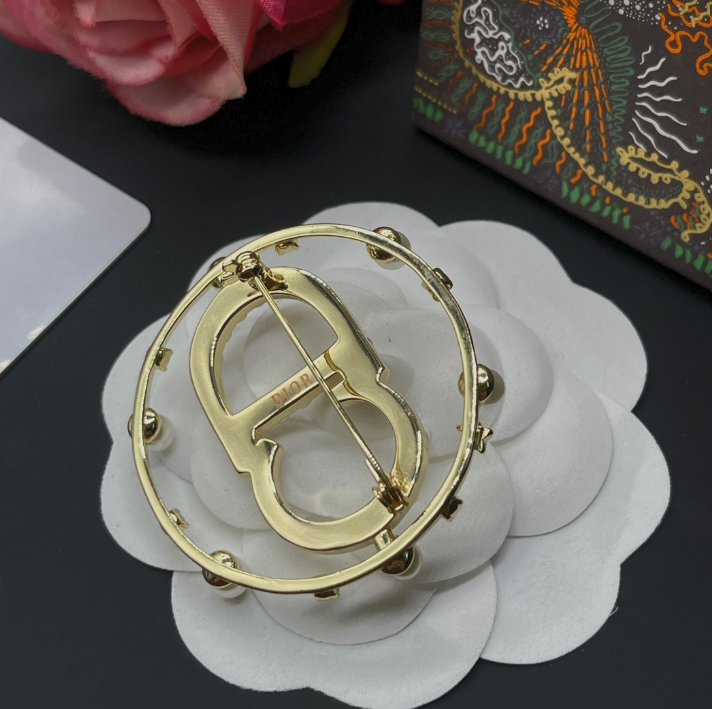 Pearls Go Round - Luxe Fashion Design Brooch Pin