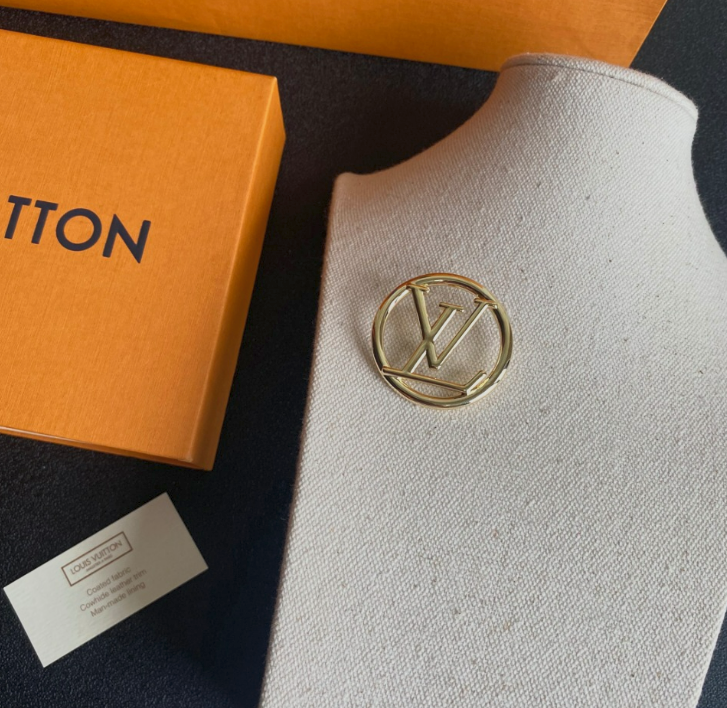 LeVt Turn - Luxe Fashion Design Brooch Pin