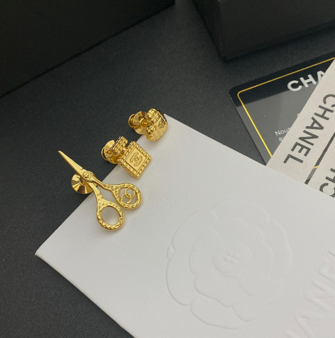 A Cut Above The Rest - Luxe Fashion Design Brooch Pin