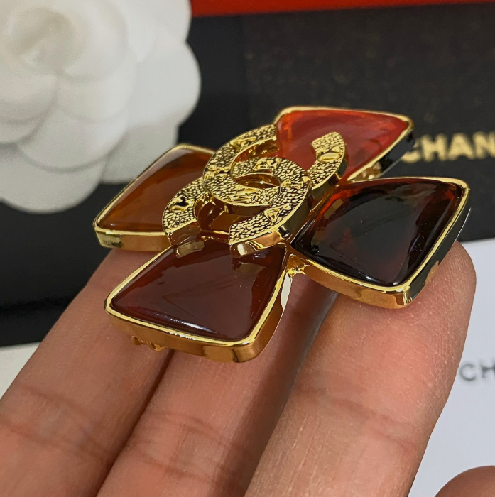 Brown Bonds Luxury Brooch
