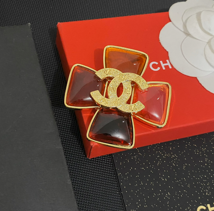 Brown Bonds Luxury Brooch