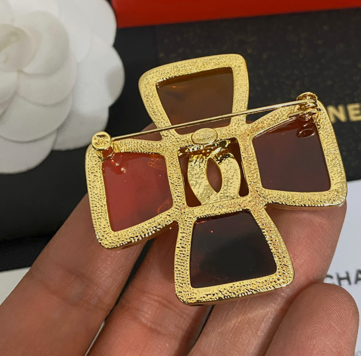 Brown Bonds Luxury Brooch