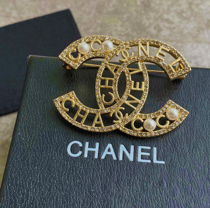 Cross Over - Luxe Fashion Design Brooch Pin