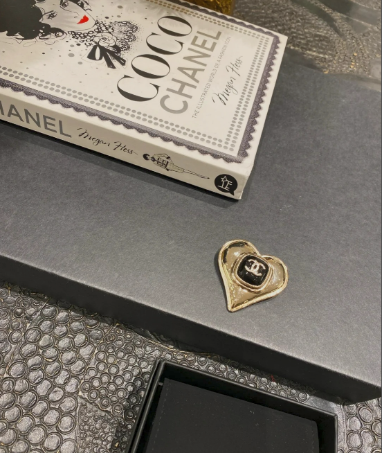 Cry My Heart Out - Luxe Fashion Design Brooch Pin