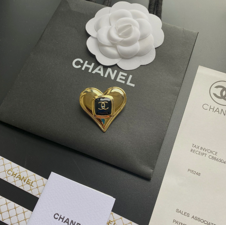 Cry My Heart Out - Luxe Fashion Design Brooch Pin