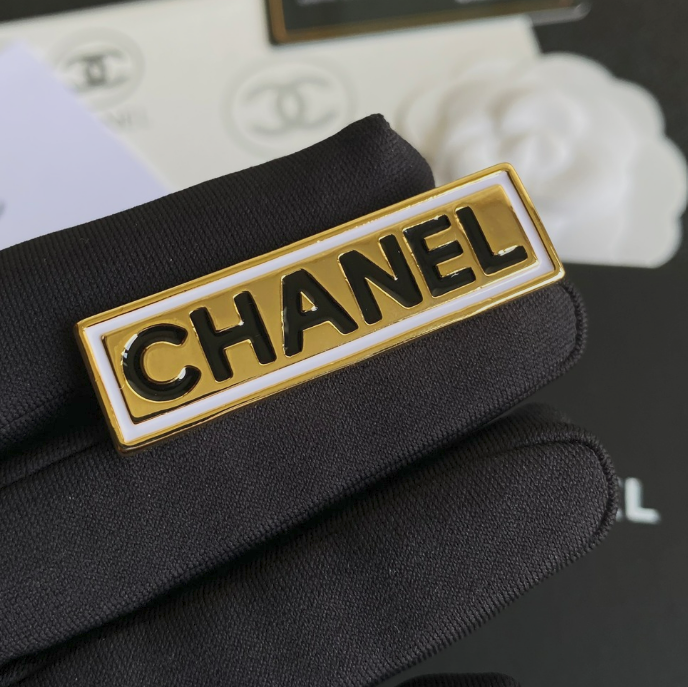 Hi My Name Is - Luxe Fashion Design Brooch Pin