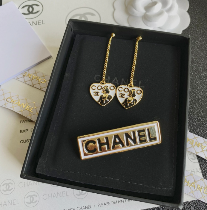 Hi My Name Is - Luxe Fashion Design Brooch Pin