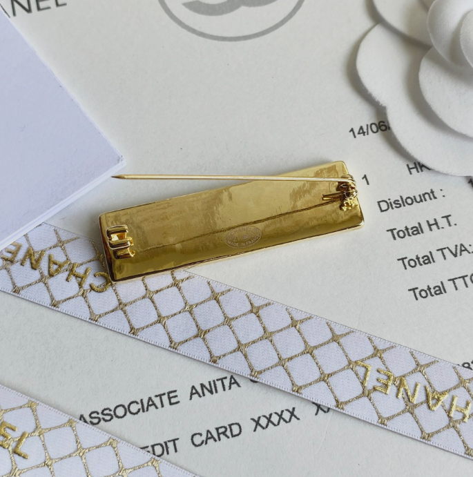Hi My Name Is - Luxe Fashion Design Brooch Pin