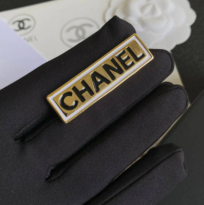 Hi My Name Is - Luxe Fashion Design Brooch Pin
