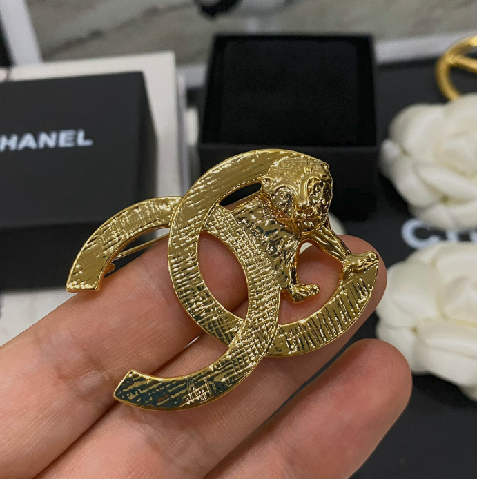 Roar Like A Lion - Luxe Fashion Design Brooch Pin