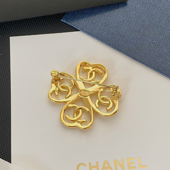 Surrounded By Love - Luxe Fashion Design Brooch Pin