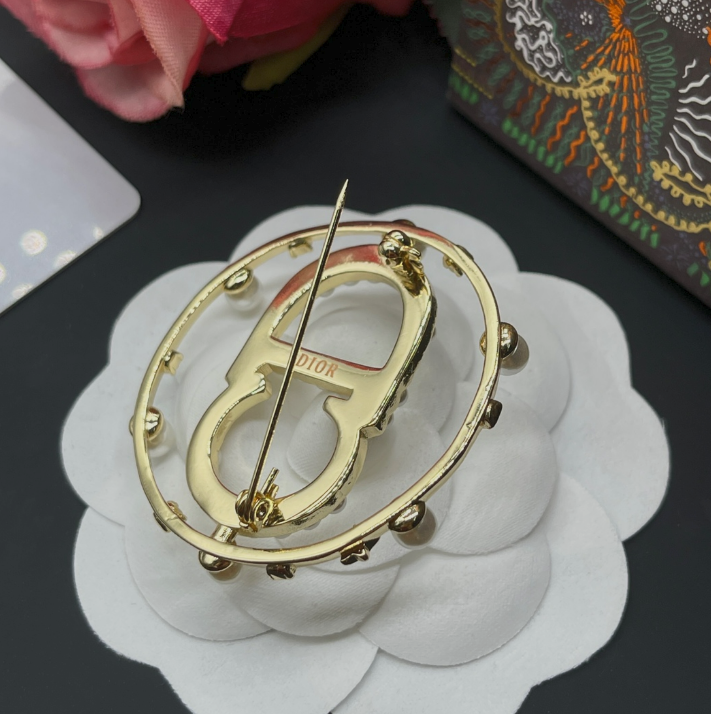 Pearls Go Round - Luxe Fashion Design Brooch Pin