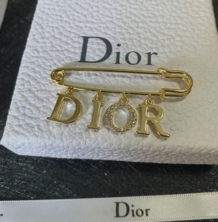 Pin Me Up - Luxe Fashion Design Brooch Pin