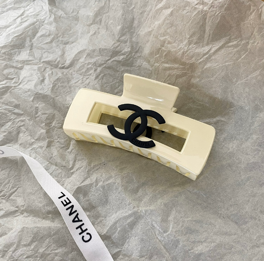 Claw Me Hair Clip - Eggshell White