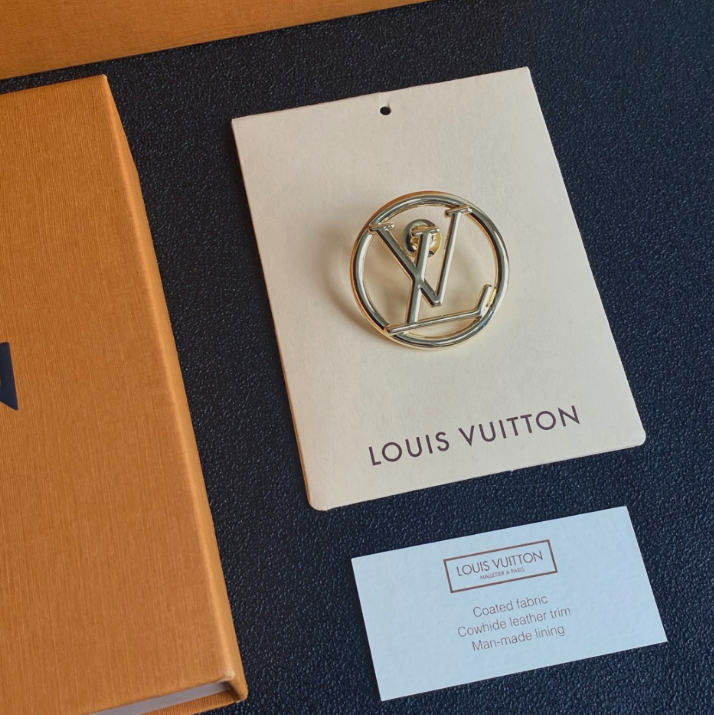 LeVt Turn - Luxe Fashion Design Brooch Pin