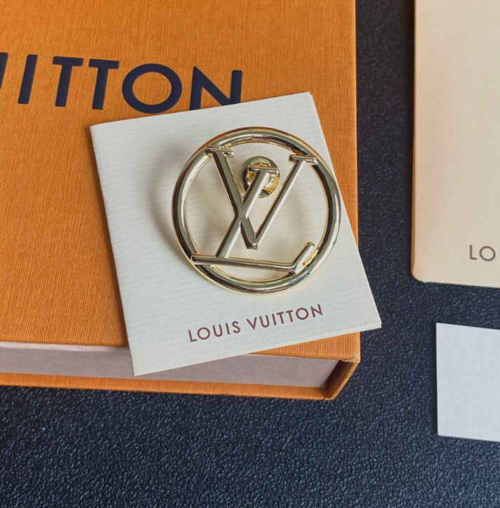 LeVt Turn - Luxe Fashion Design Brooch Pin